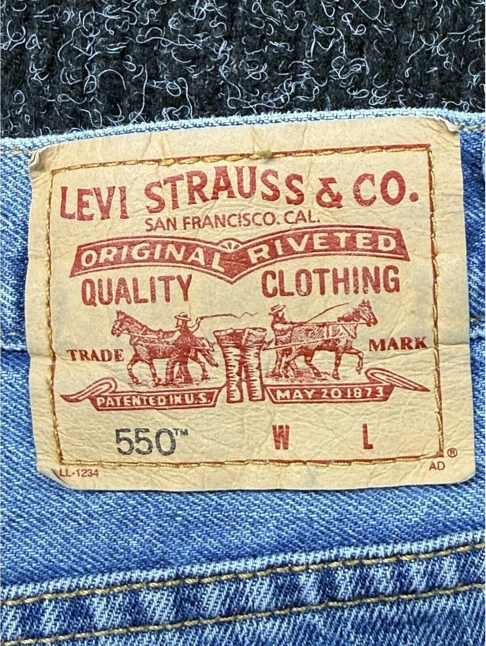 Levi's Men's Light Wash Blue Relaxed Fit Straight Cotton Denim Jeans 550